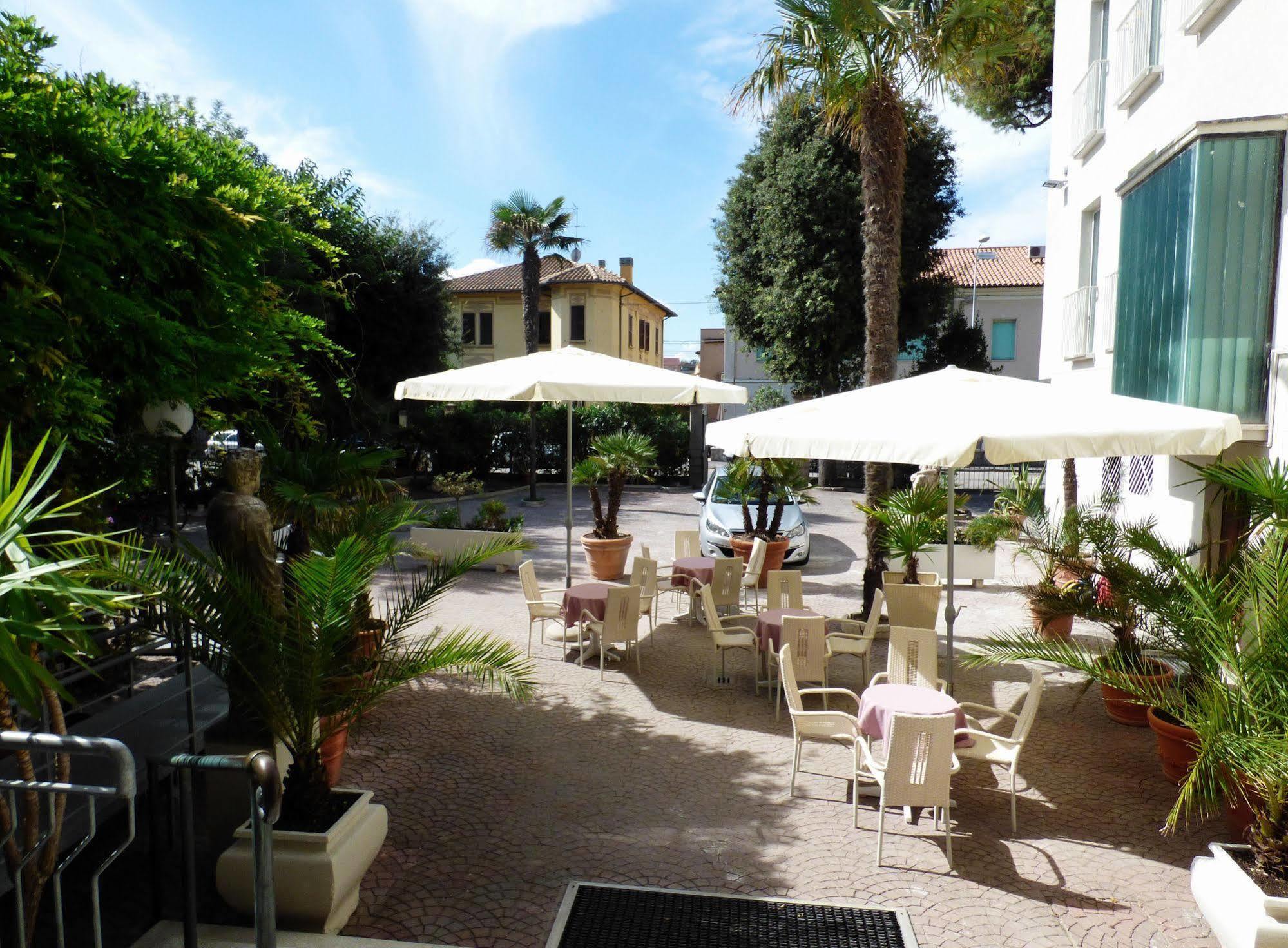Hotel Cristallo Senigallia Exterior photo