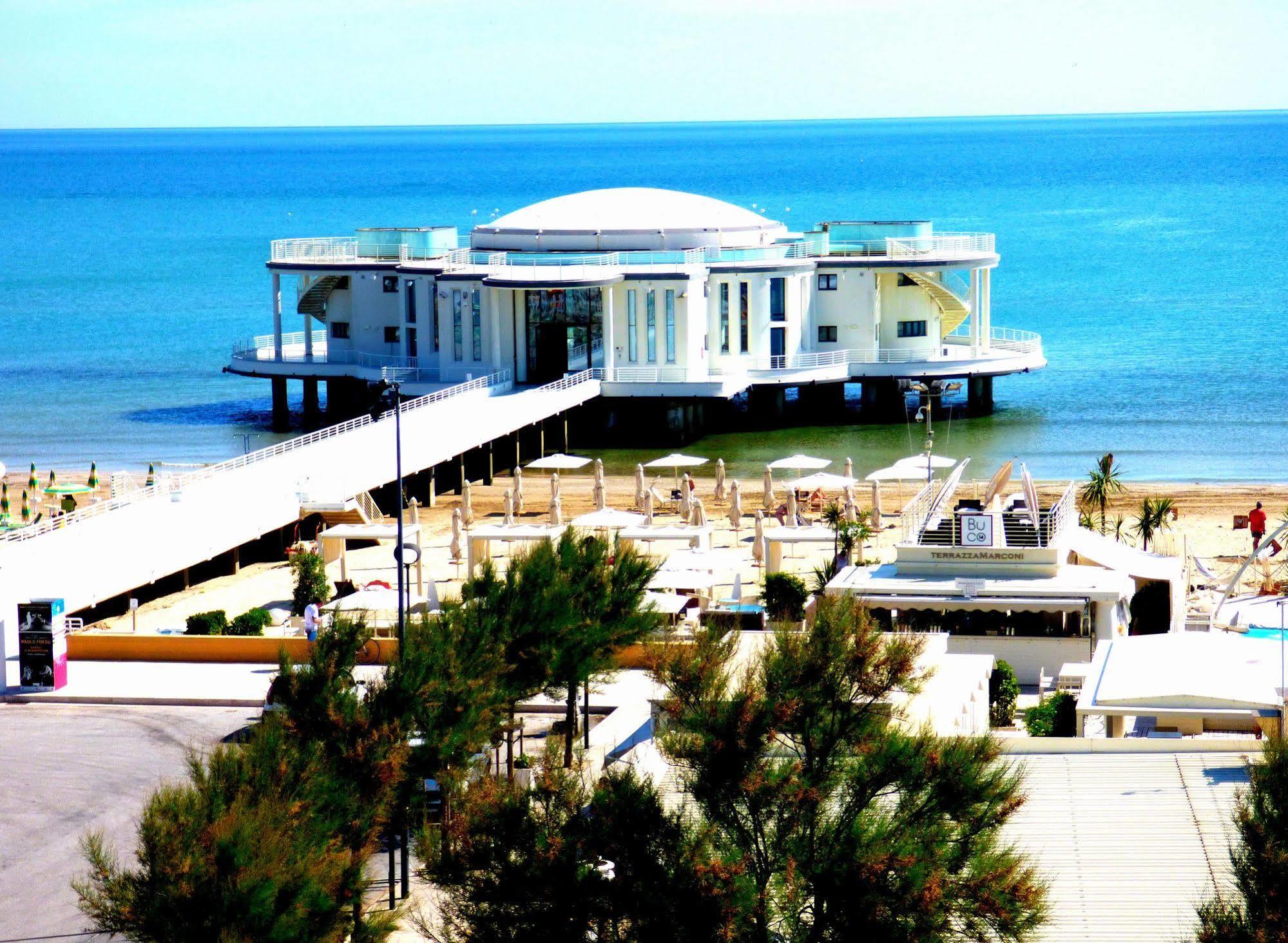 Hotel Cristallo Senigallia Exterior photo